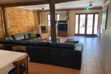 בית מלון כפרי Girraween Country Inn