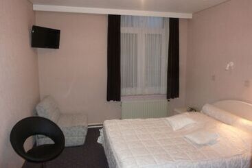 호텔 Kristoffel   Ontbijt Inbegrepen