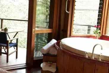 Hotel Mount Quincan Crater Retreat
