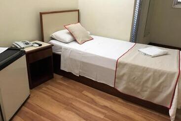 Отель São Jorge São Paulo   Próximo A 25 De Março, Fácil Acesso Ao Expo Center Norte E Mercado Municipal S