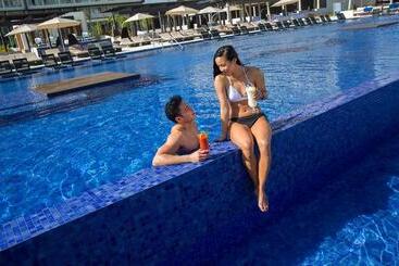 هتل Royalton Blue Waters Montego Bay, An Autograph Collection All Inclusive Resort