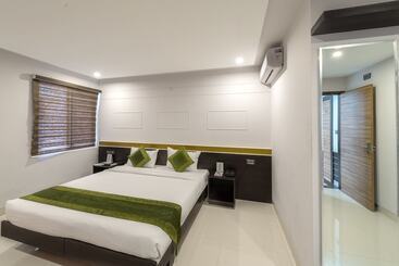 Hotel Treebo Raj Premier, Indiranagar