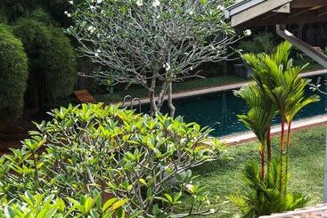 فندق Villa White Queen