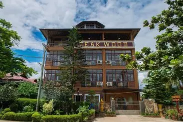 هتل Teak Wood