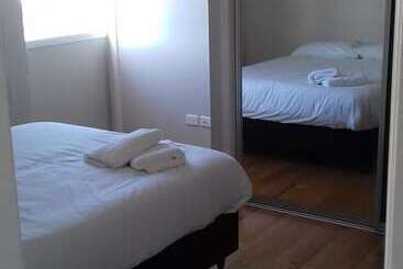 Shooters Saloon Bar Hotel & Cabins