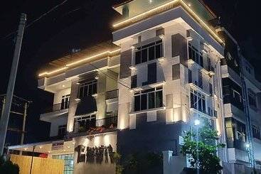 هتل Baobabed Hostel Nyaung Shwe