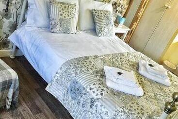 Отель The Hand At Llanarmon