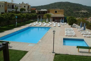 Pelekanos Apartments