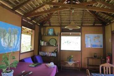 تختخواب و صبحانه Moorea Surf Inn