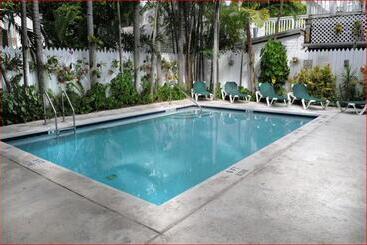 پانسیون Nyah Adult Exclusive