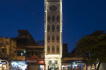 Victor Metropolis Hotel & Rooftop Bar