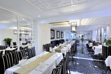 Victor Metropolis Hotel & Rooftop Bar