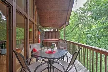 Mökkimajoitus Idyllic Cabin W/ Hot Tub < 2 Mi To Dollywood!