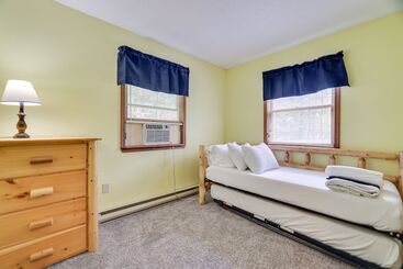 Vidéki Ház Swim, Hike & Unwind: Resort Cabin In Lake Ariel!