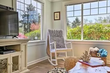 Salty Dog Cottage  In Netarts W/ Deck