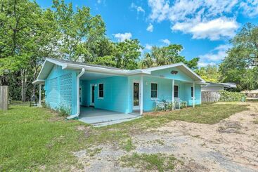 茅舍 Bright Crystal River Home, Walk To Boat Ramp!