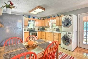 Сельский дом Bryson City Home W/deck ~1 Mi To Fontana Lake