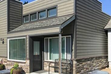 بيت ريفى Charming Home   1 Mi To Yellowstone National Park!