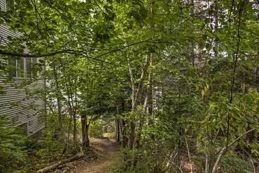 Cozy Pet Friendly Coeur D Alene Lake Cottage!