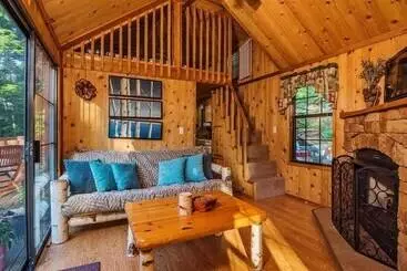コテージ Family Cabin On 6 Acres W/ Lake Access & Hot Tub!