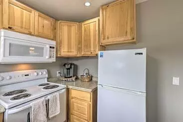 Lake Loon  Hillside  Cottage W/ Private Deck!