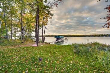 بيت ريفى Lakefront Wisconsin Cabin With Boat Dock!