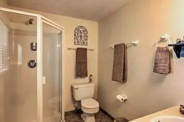 کلبه Page Home W/ Deck & Yard: Walk To Rim View Trail