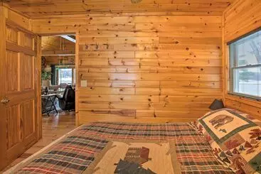 Peaceful Long Lake Cottage W/ Deck, Dock & Kayaks!