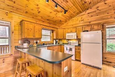 بيت ريفى Peaceful Smoky Mountain Cabin W/ Deck & Fire Pit!