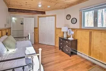コテージ Pet Friendly Gilford Home By Gunstock Ski Mountain