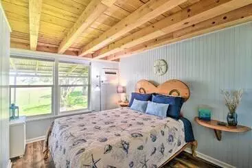 コテージ Renovated Sargent Cabin W/ Furnished Deck & Dock!