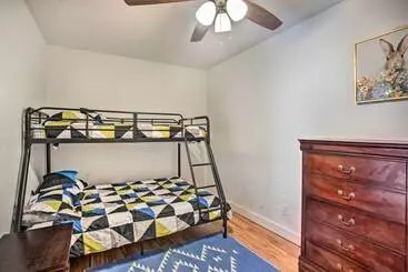 Mökkimajoitus Deck, Grill & Yard: Pet Friendly Van Alstyne Gem!