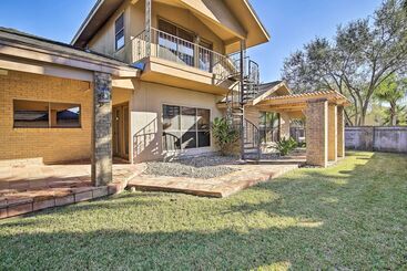 کلبه Pool & Game Room: Waterfront Harlingen Home