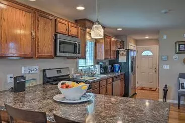 コテージ Waterfront Home W/ Large Deck & Dock On Narrow Bay