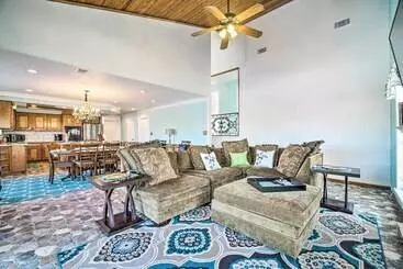 コテージ Family Home W/ Boat Dock, Fire Pit + Balcony