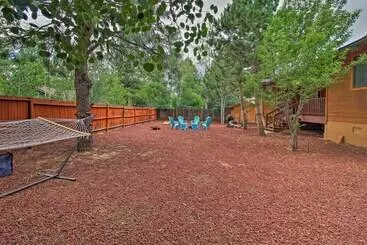 コテージ Modern Pinetop Cabin W/ Game Area, Deck + Fire Pit