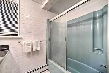 Mökkimajoitus Quiet Upstate Escape: Hike, Bike, Ski & More!