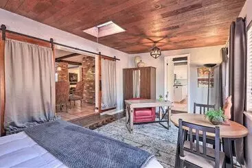 کلبه Sedona Oasis W/ Private Hot Tub & Fire Pit!