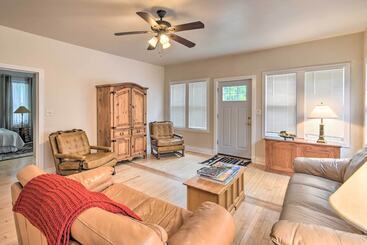 بيت ريفى Walkable Lake Elkhart Apt: Dine, Shop, Swim!