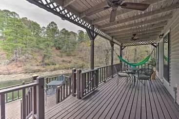 コテージ Waterfront Sanctuary W/ Boat Dock & Fire Pit!