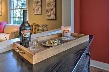 Mökkimajoitus 3 Acre Lodge W/ Snowmobile & Four Wheeling Trails