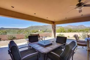 コテージ Spacious Cave Creek Home W/ Hot Tub, Yard & Views!