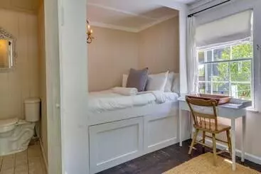 Mökkimajoitus Charming Home < 2 Mi To Downtown Hendersonville!