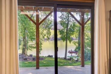 بيت ريفى Lake House Haven: Fire Pit, Boat Dock + More!
