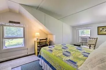 Lakefront Cottage W/ Covered Porch & Dock!