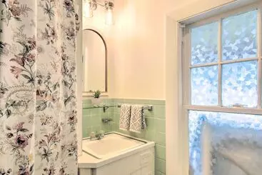 کلبه Picturesque Retreat On 1 Acre W/ Gas Grill!