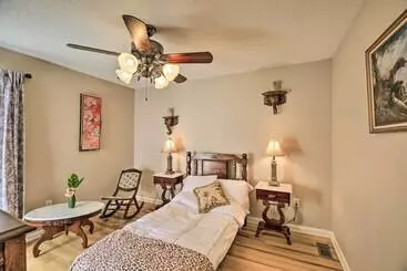 Mökkimajoitus Pet Friendly Home W/ Grill & Farm In Meadowview!