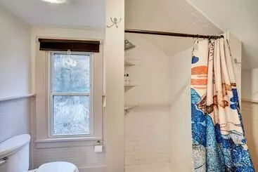 コテージ Historic Saugerties Home W/ Deck: River Views!