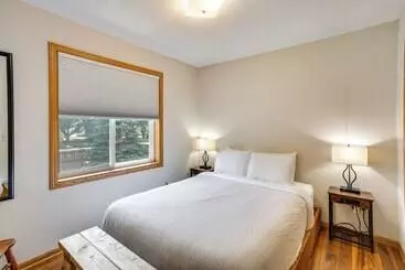 Mökkimajoitus Sporty Blaine Home W/ Games ~ 2 Mi To Super Rink!