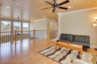 بيت ريفى Stunning Nebo Lake House W/ Deck & Views!